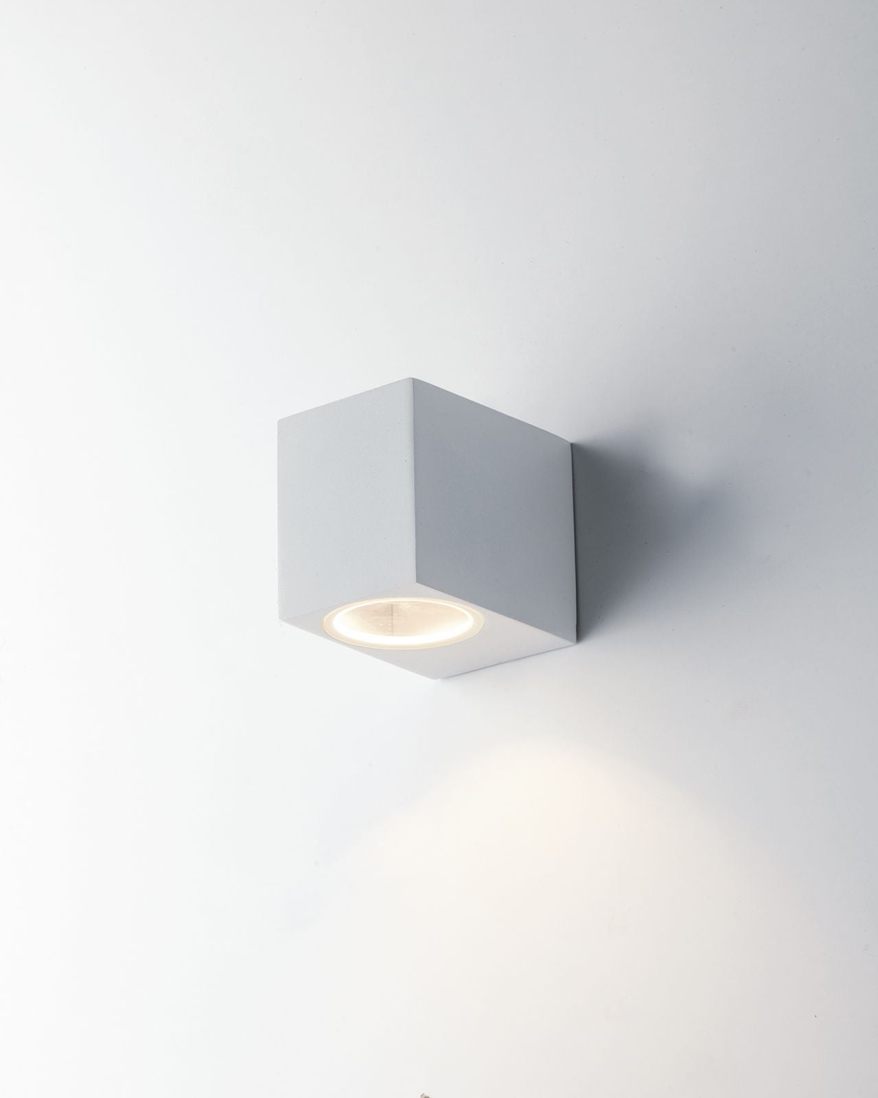 Applique per esterno in alluminio bianco , antracite o corten IP54 lampade GU10 non incluse singola o doppia emissione QUBO Applique per esterno in alluminio bianco , antracite o corten IP54 lampade GU10 non incluse singola o doppia emissione QUBO